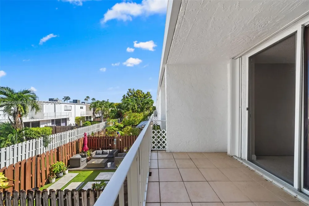 801 NE 27th Ave Hallandale Beach, FL 33009