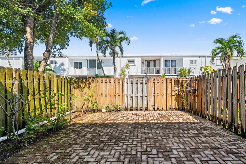 801 NE 27th Ave Hallandale Beach, FL 33009