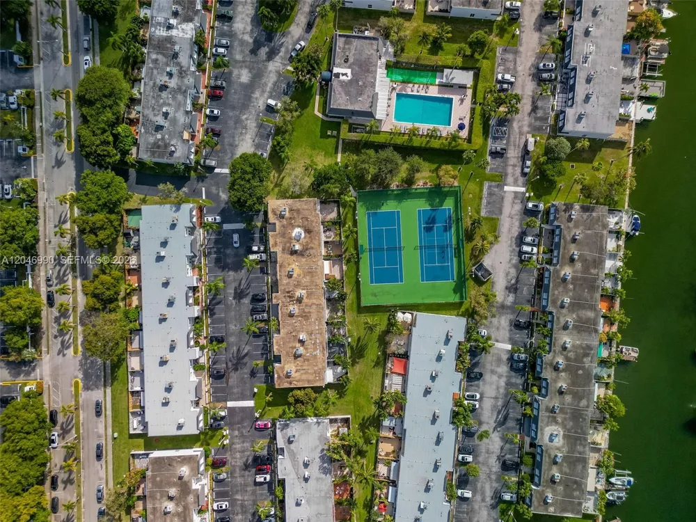 801 NE 27th Ave Hallandale Beach, FL 33009
