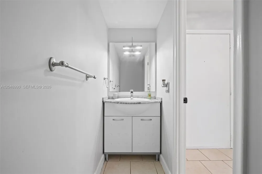 801 NE 27th Ave Hallandale Beach, FL 33009
