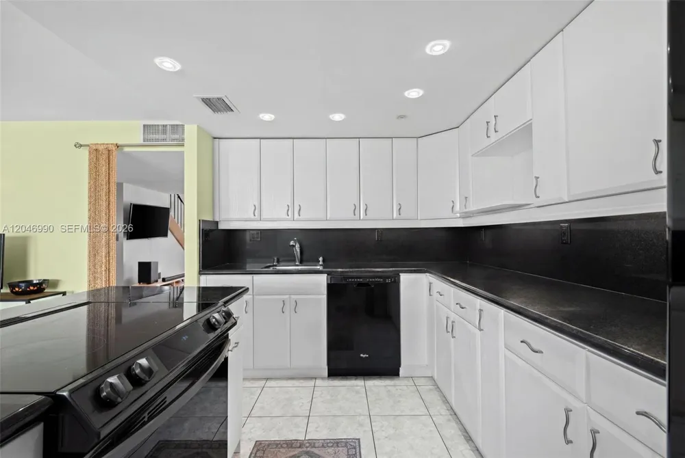 801 NE 27th Ave Hallandale Beach, FL 33009