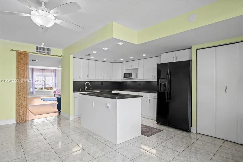801 NE 27th Ave Hallandale Beach, FL 33009