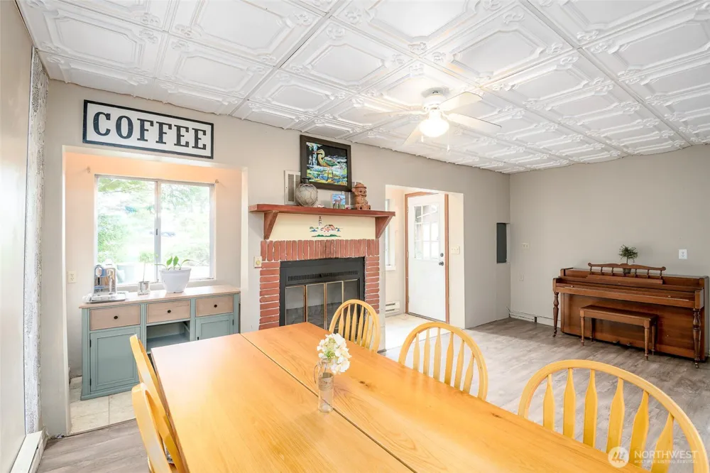 1207 E Madrona Boulevard NW Lakebay, WA 98349