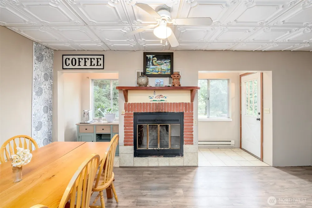 1207 E Madrona Boulevard NW Lakebay, WA 98349