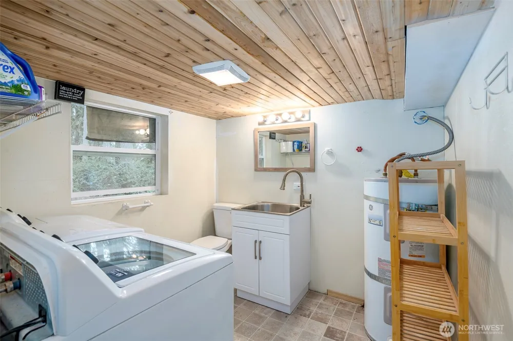 1207 E Madrona Boulevard NW Lakebay, WA 98349