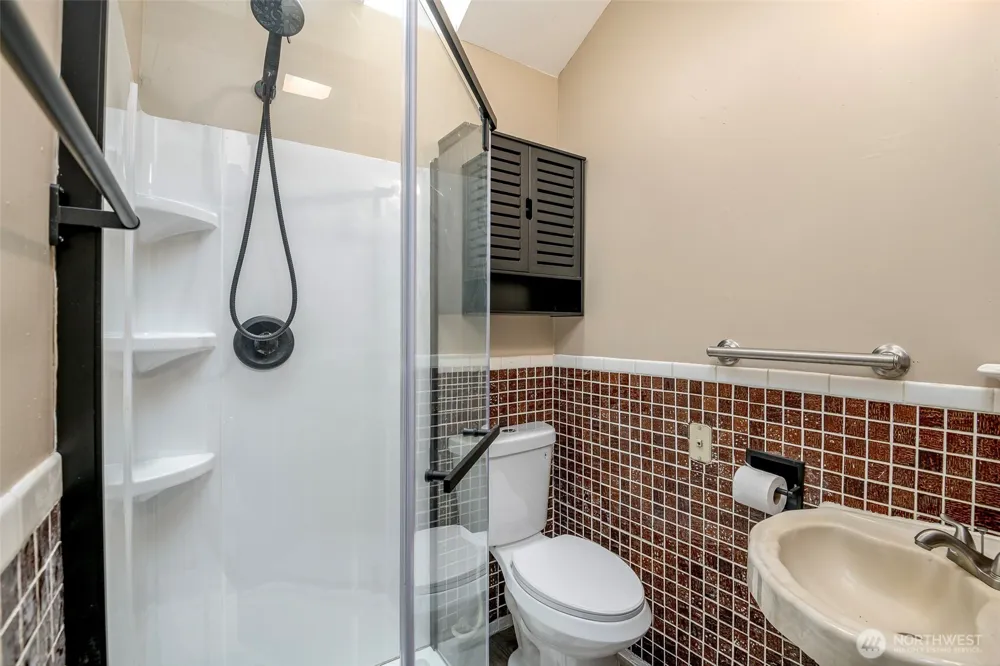 1207 E Madrona Boulevard NW Lakebay, WA 98349