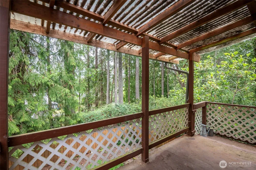 1207 E Madrona Boulevard NW Lakebay, WA 98349