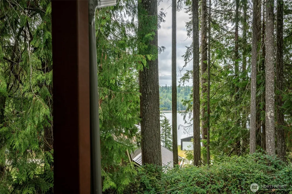 1207 E Madrona Boulevard NW Lakebay, WA 98349