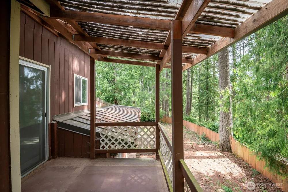 1207 E Madrona Boulevard NW Lakebay, WA 98349