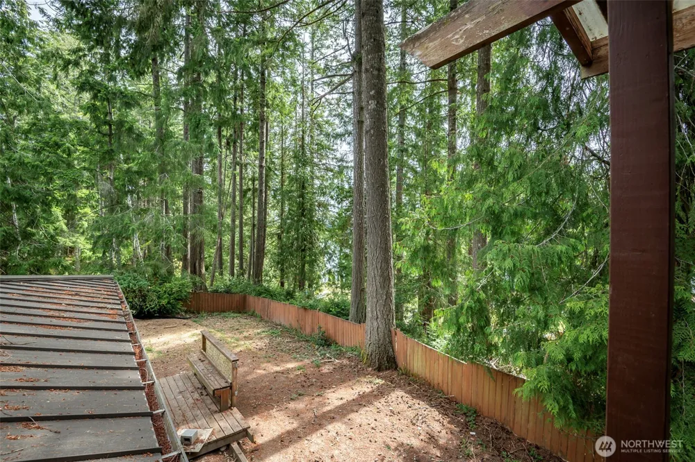 1207 E Madrona Boulevard NW Lakebay, WA 98349
