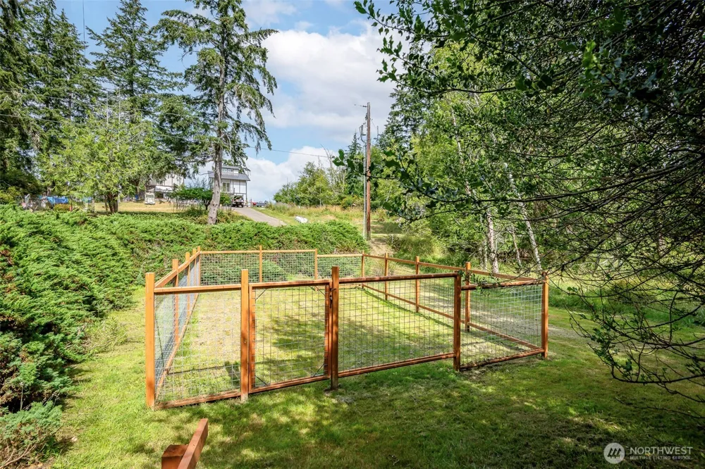 1207 E Madrona Boulevard NW Lakebay, WA 98349