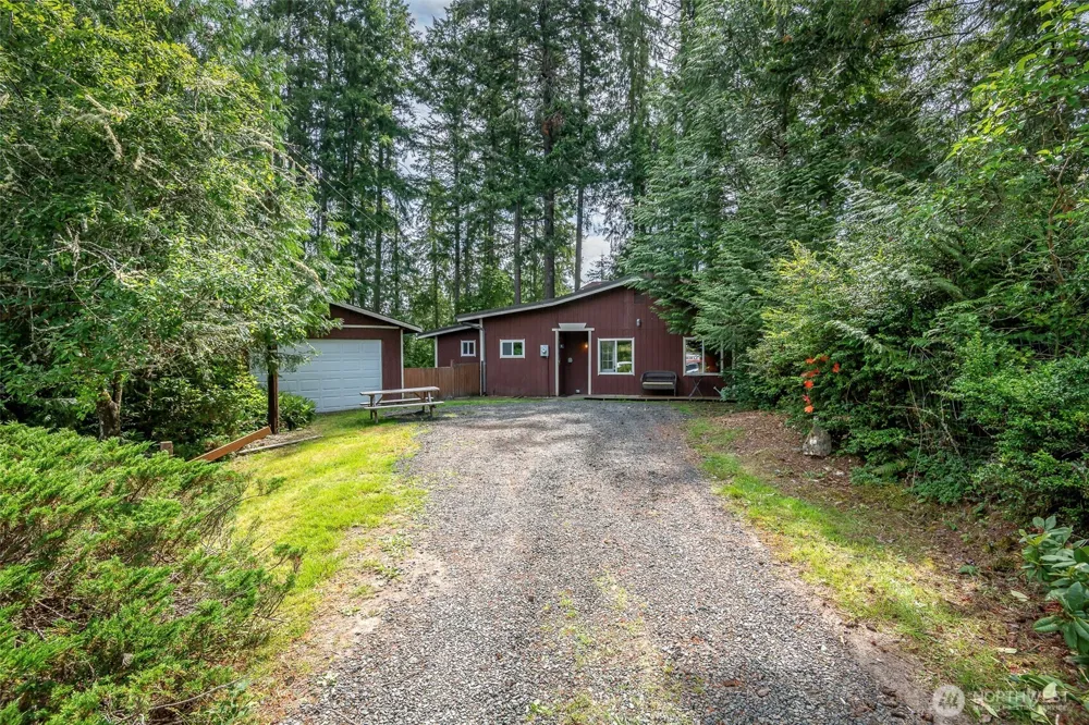 1207 E Madrona Boulevard NW Lakebay, WA 98349