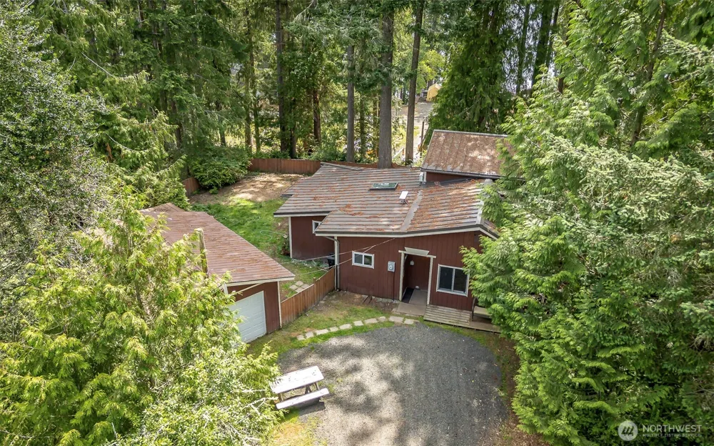 1207 E Madrona Boulevard NW Lakebay, WA 98349