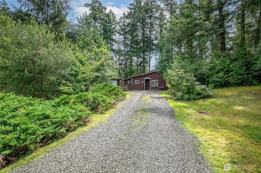 1207 E Madrona Boulevard NW Lakebay, WA 98349