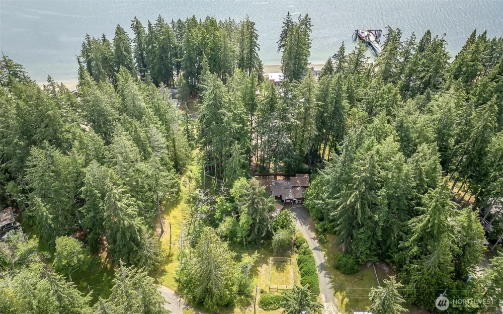 1207 E Madrona Boulevard NW Lakebay, WA 98349