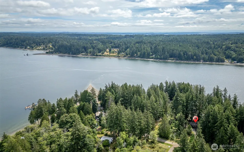 1207 E Madrona Boulevard NW Lakebay, WA 98349