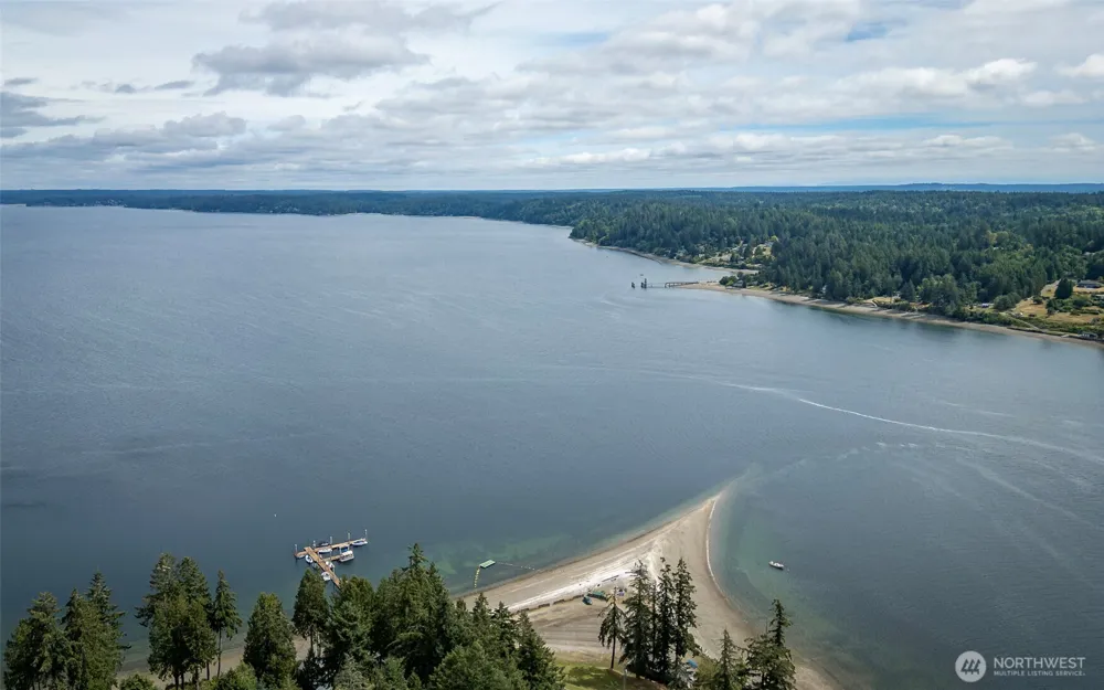 1207 E Madrona Boulevard NW Lakebay, WA 98349