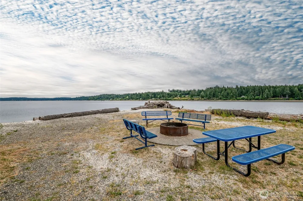 1207 E Madrona Boulevard NW Lakebay, WA 98349