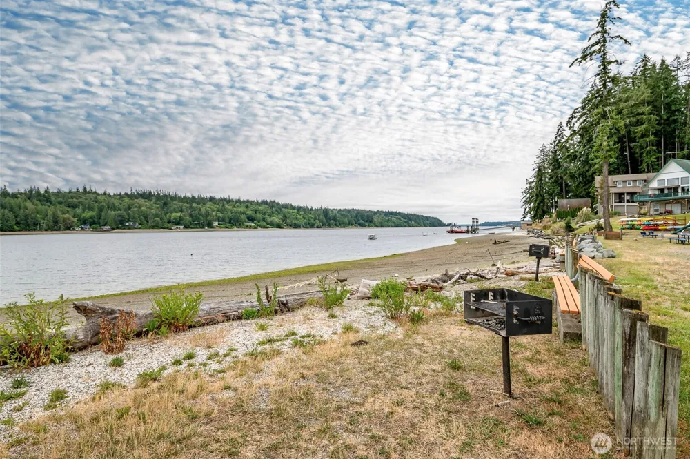 1207 E Madrona Boulevard NW Lakebay, WA 98349