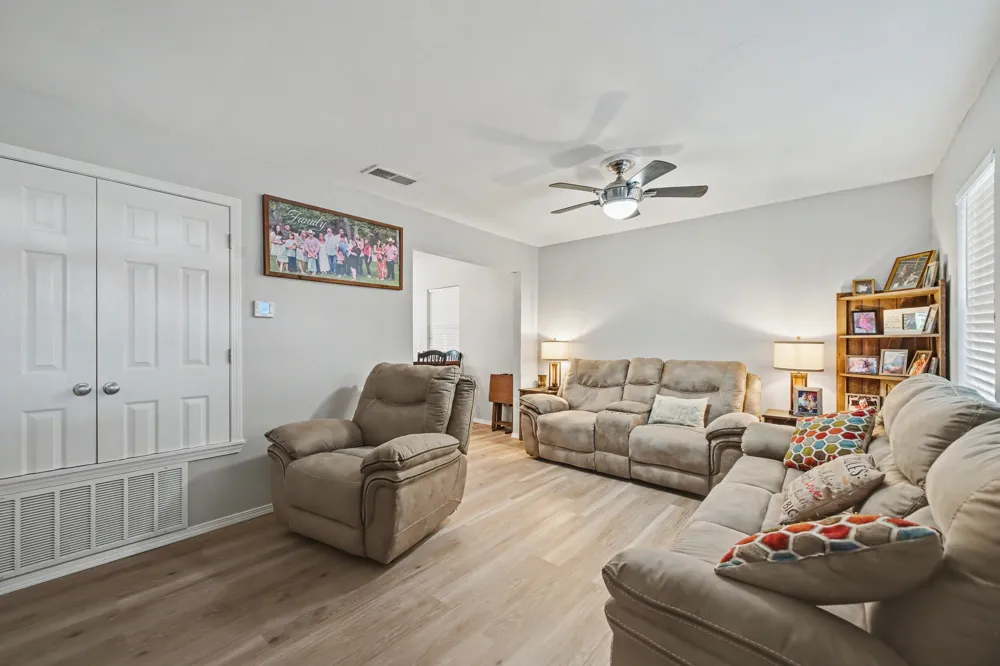 762 Oak Leaf Trail East Tawakoni, TX 75472