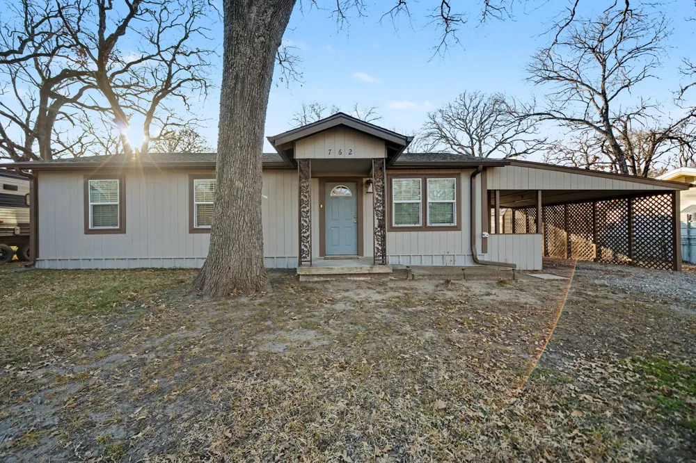 762 Oak Leaf Trail East Tawakoni, TX 75472