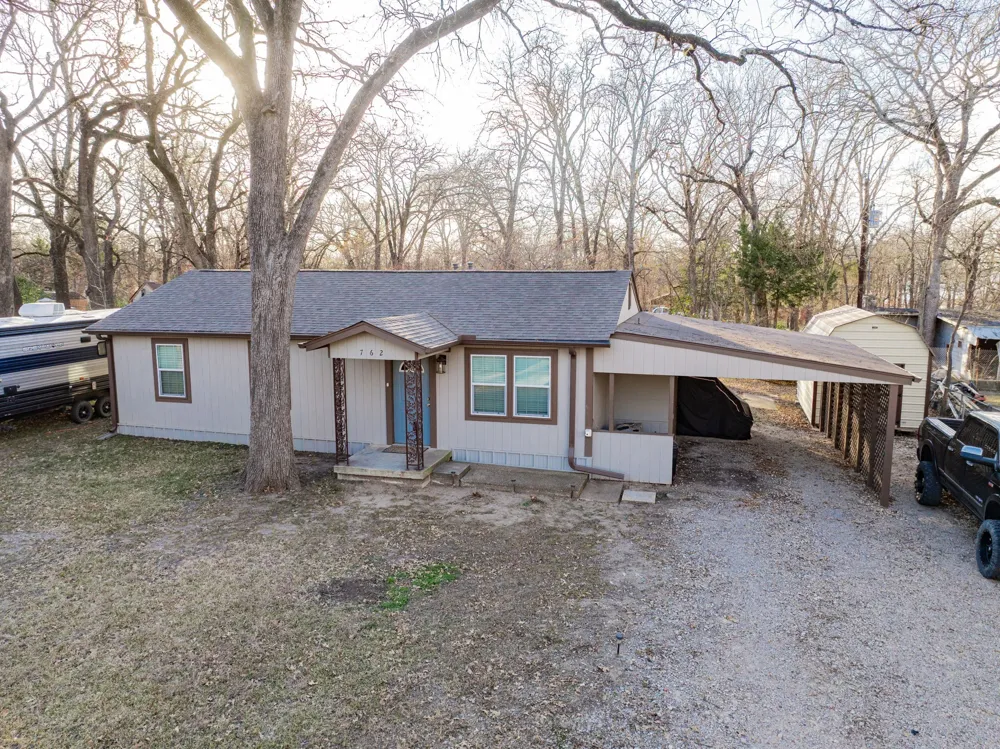 762 Oak Leaf Trail East Tawakoni, TX 75472