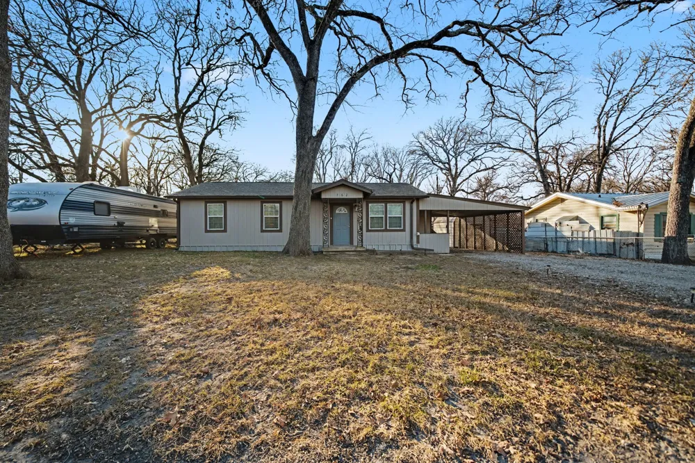 762 Oak Leaf Trail East Tawakoni, TX 75472