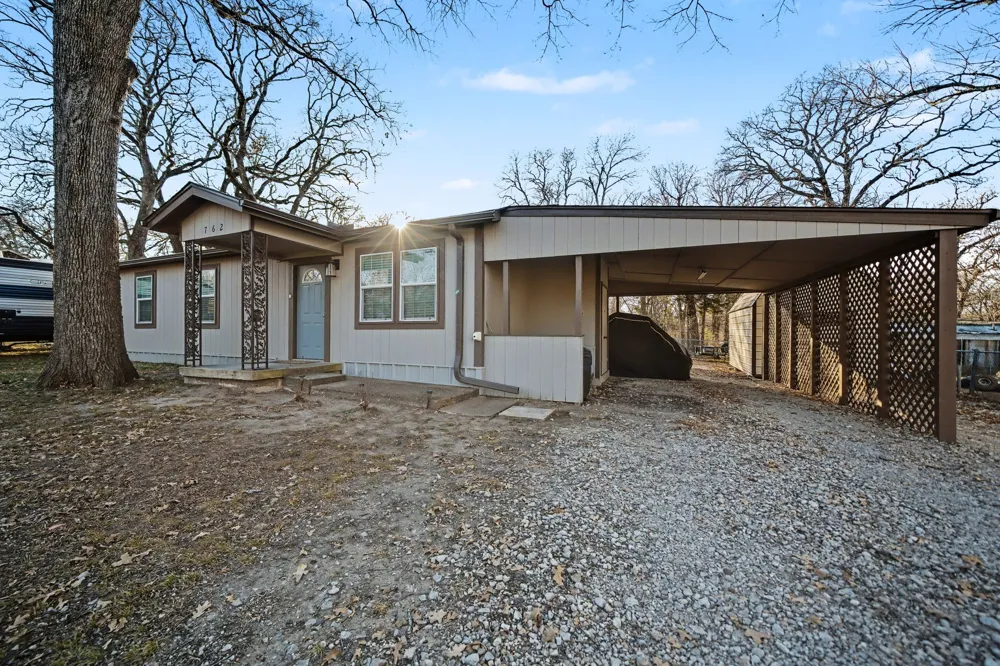 762 Oak Leaf Trail East Tawakoni, TX 75472