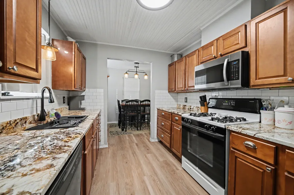 762 Oak Leaf Trail East Tawakoni, TX 75472