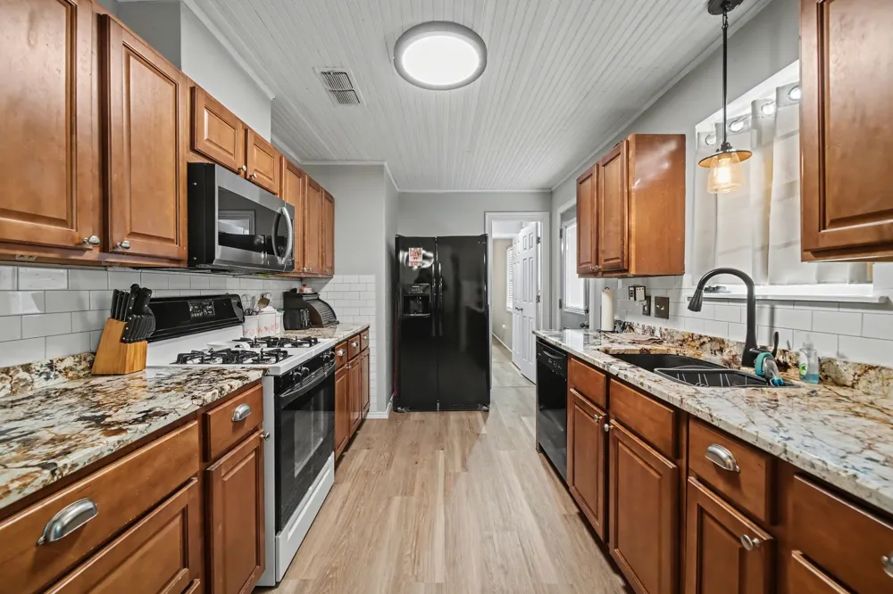 762 Oak Leaf Trail East Tawakoni, TX 75472