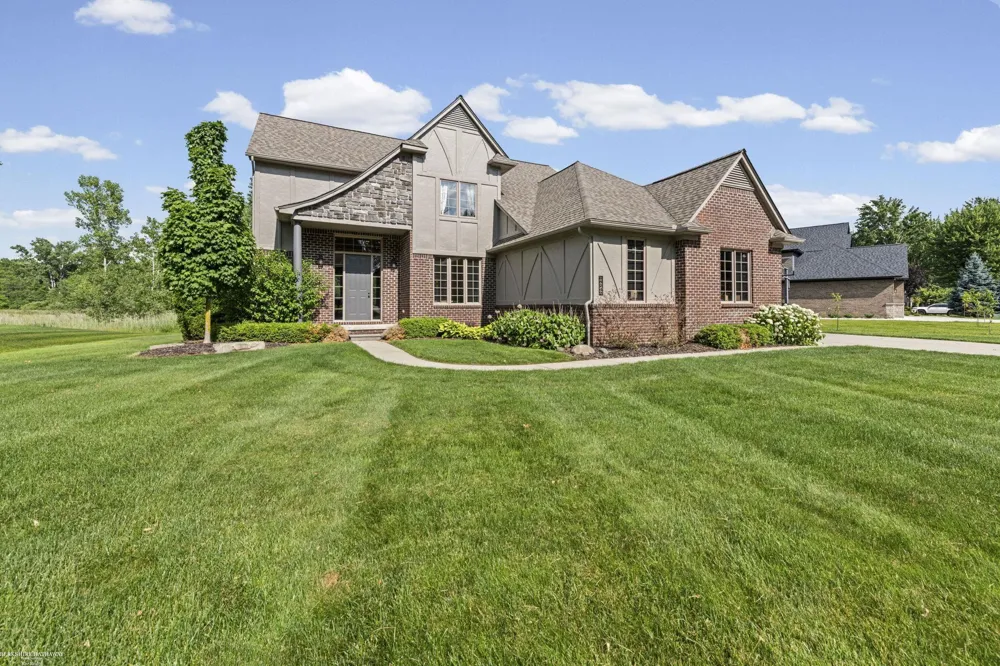 68242 Lake Angela Pointe Street Richmond City, MI 48062
