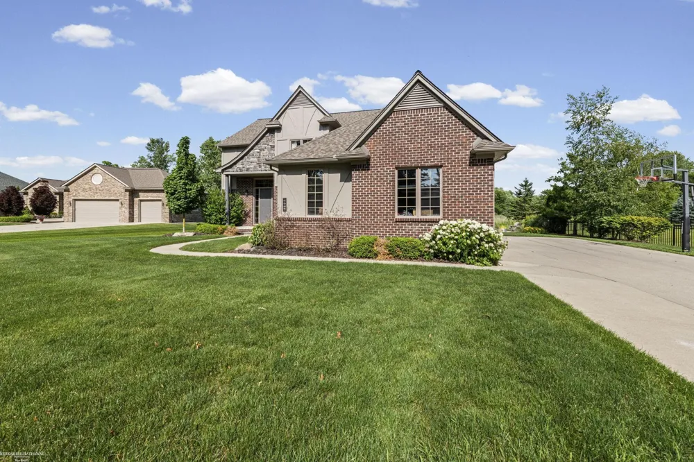 68242 Lake Angela Pointe Street Richmond City, MI 48062