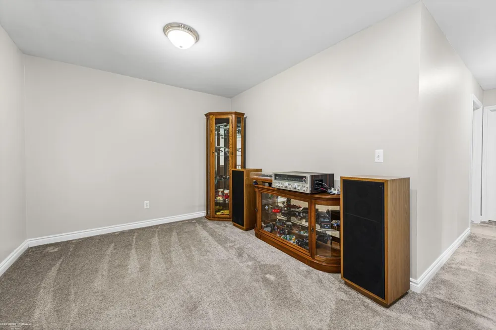 68242 Lake Angela Pointe Street Richmond City, MI 48062