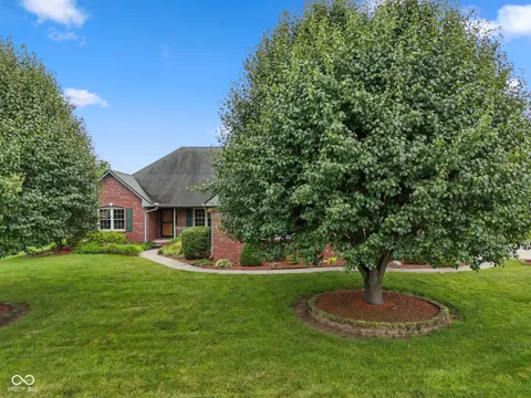 105 Woodfield Green