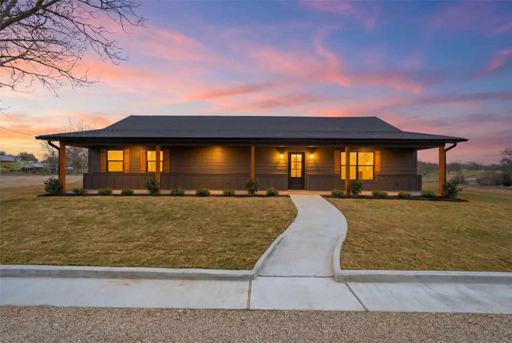 2303 Pilgrim Lane Lorena, TX 76655