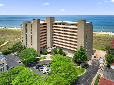 100 Lake Shore Drive #204