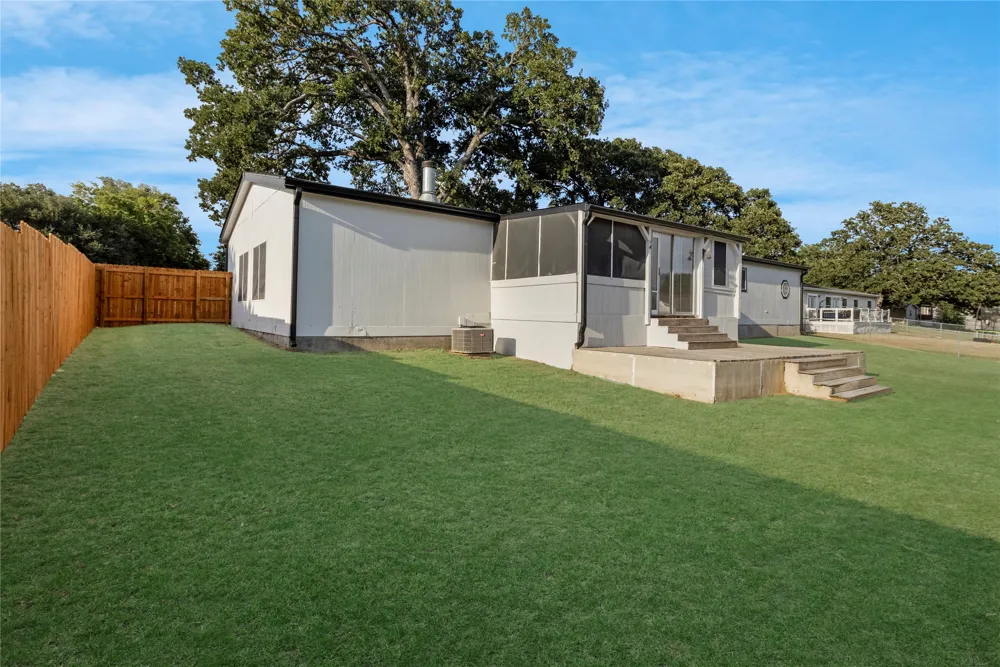 10595 Northlake Circle Kemp, TX 75143
