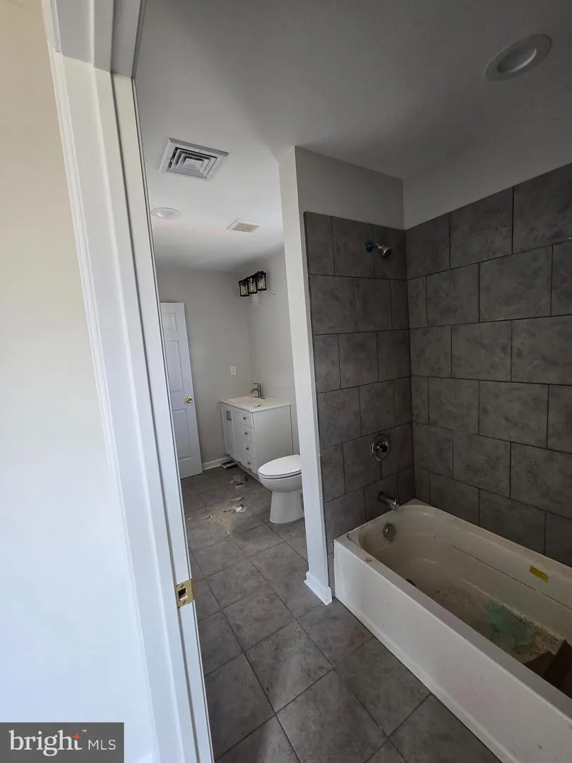 40 RUSSEL SMITH Lawrence, NJ 08648