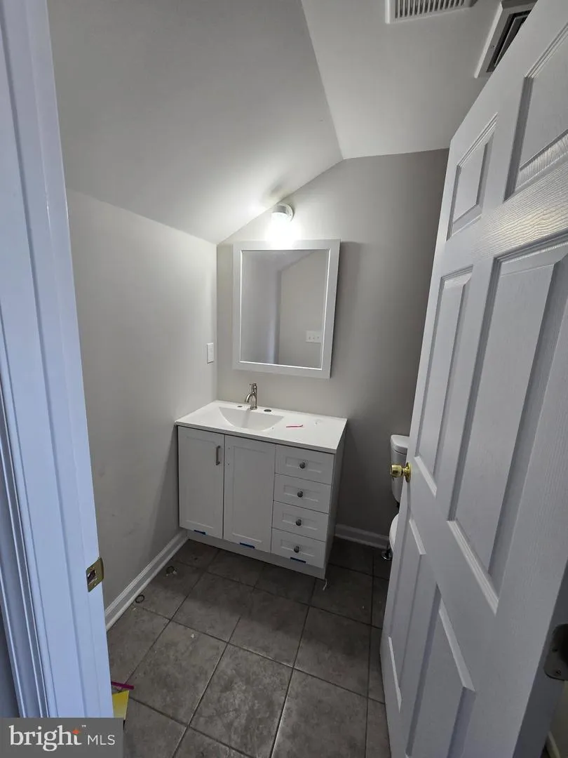 40 RUSSEL SMITH Lawrence, NJ 08648