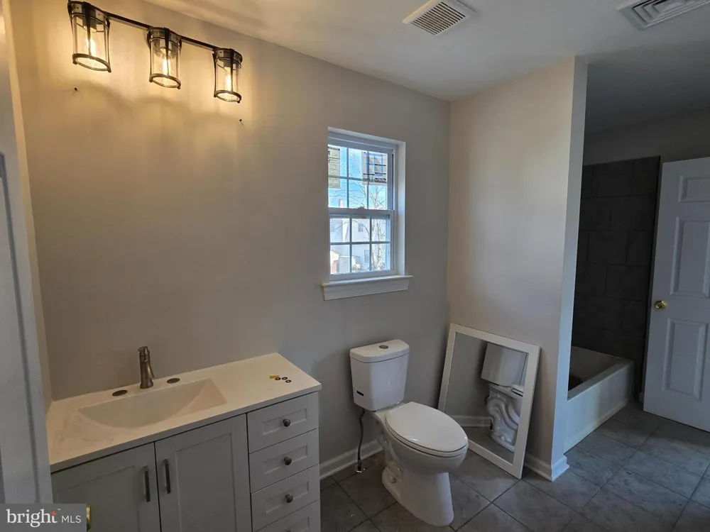 40 RUSSEL SMITH Lawrence, NJ 08648
