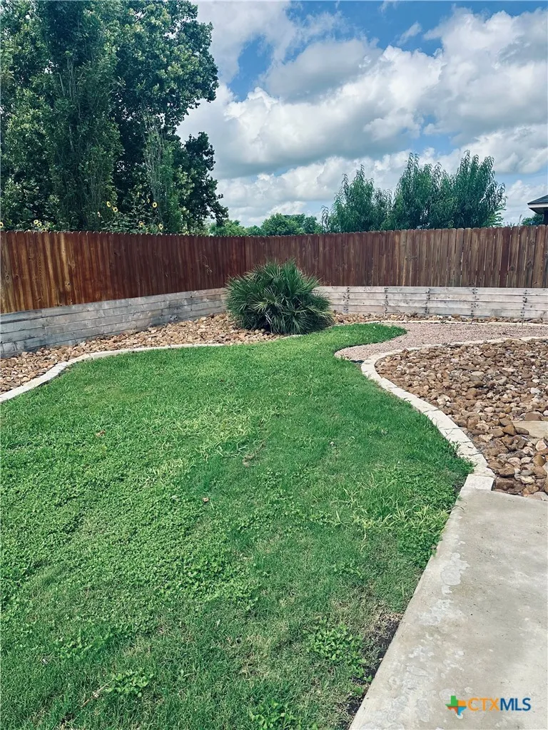 231 Navarro Xing Street #7B Seguin, TX 78155