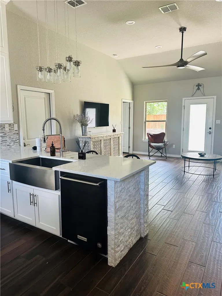 231 Navarro Xing Street #7B Seguin, TX 78155