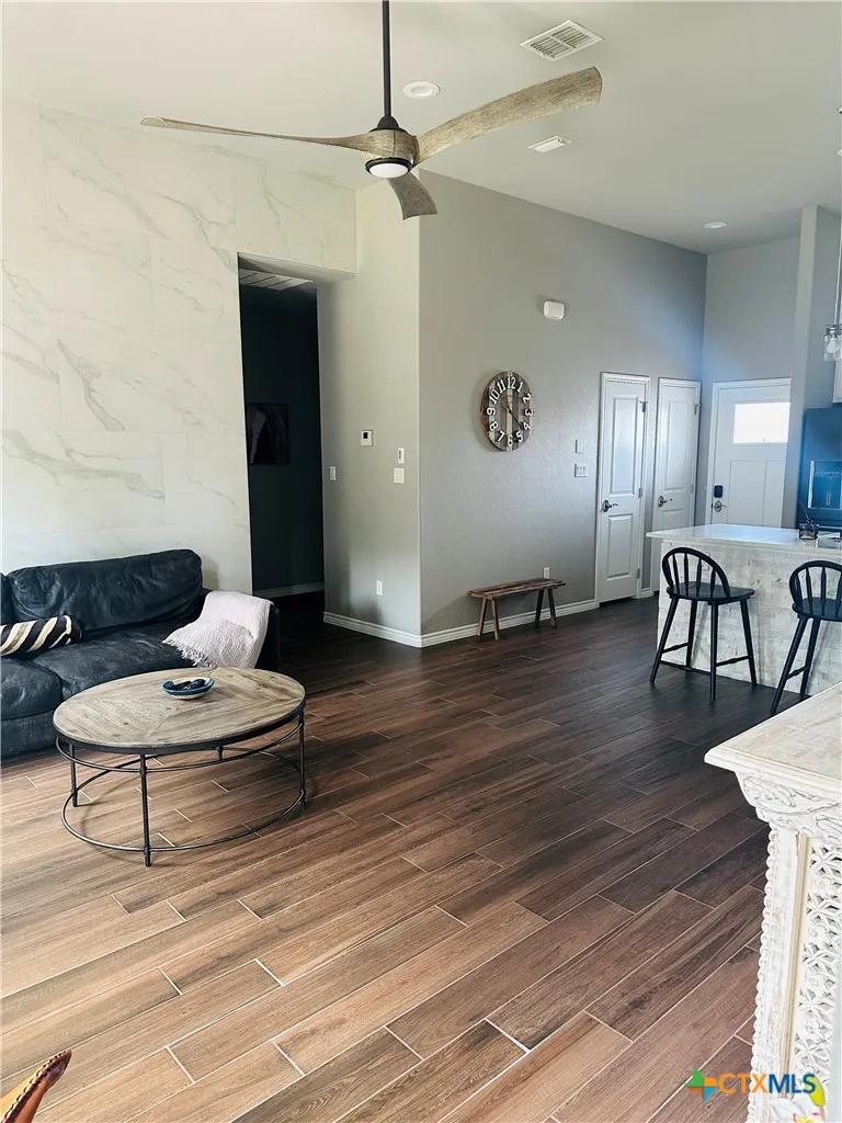 231 Navarro Xing Street #7B Seguin, TX 78155