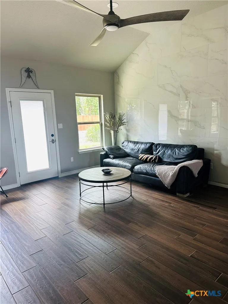 231 Navarro Xing Street #7B Seguin, TX 78155