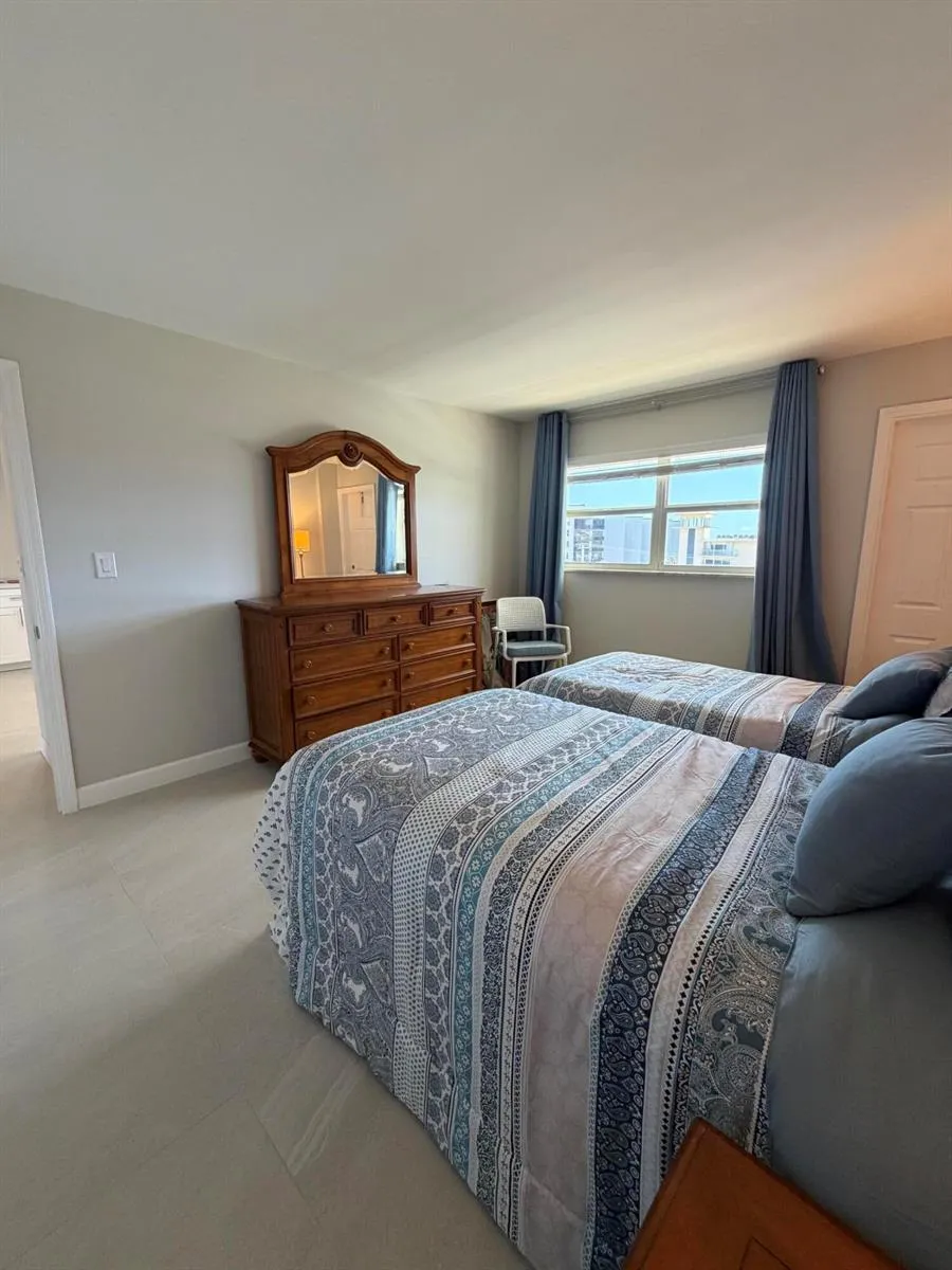 1160 Hillsboro Mile #604 Hillsboro Beach, FL 33062