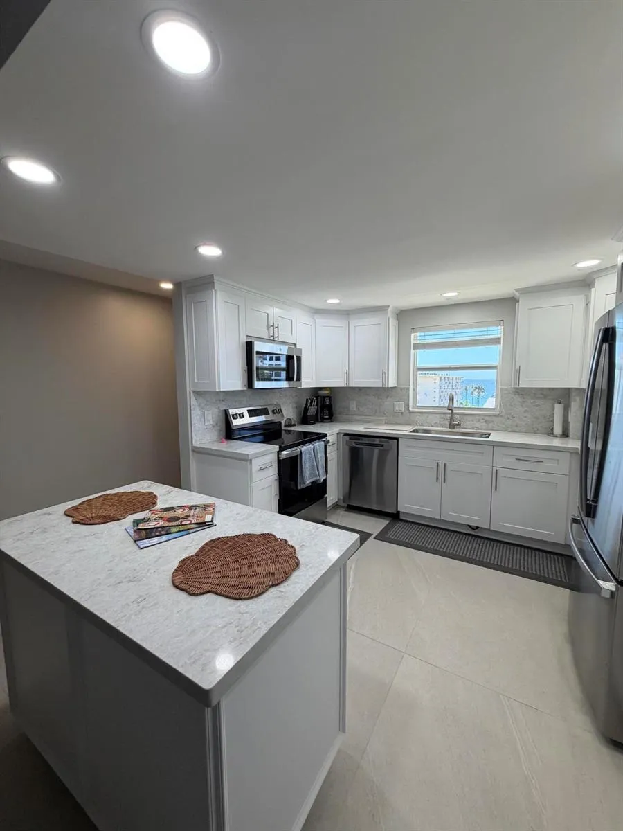1160 Hillsboro Mile #604 Hillsboro Beach, FL 33062