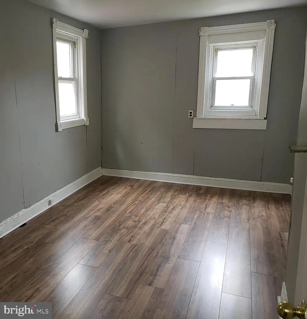 30 MONTGOMERY PLACE Trenton, NJ 08618