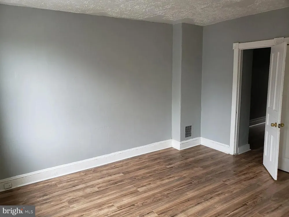 30 MONTGOMERY PLACE Trenton, NJ 08618