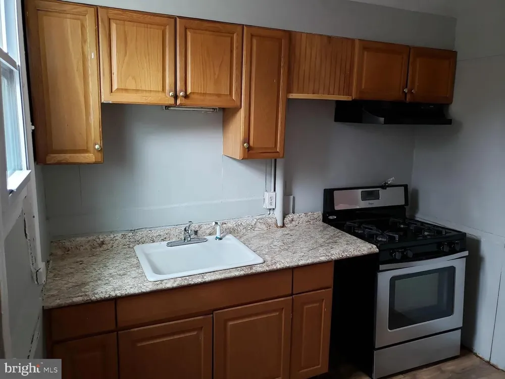 30 MONTGOMERY PLACE Trenton, NJ 08618