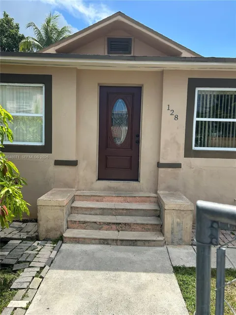128 SW 11th Ave